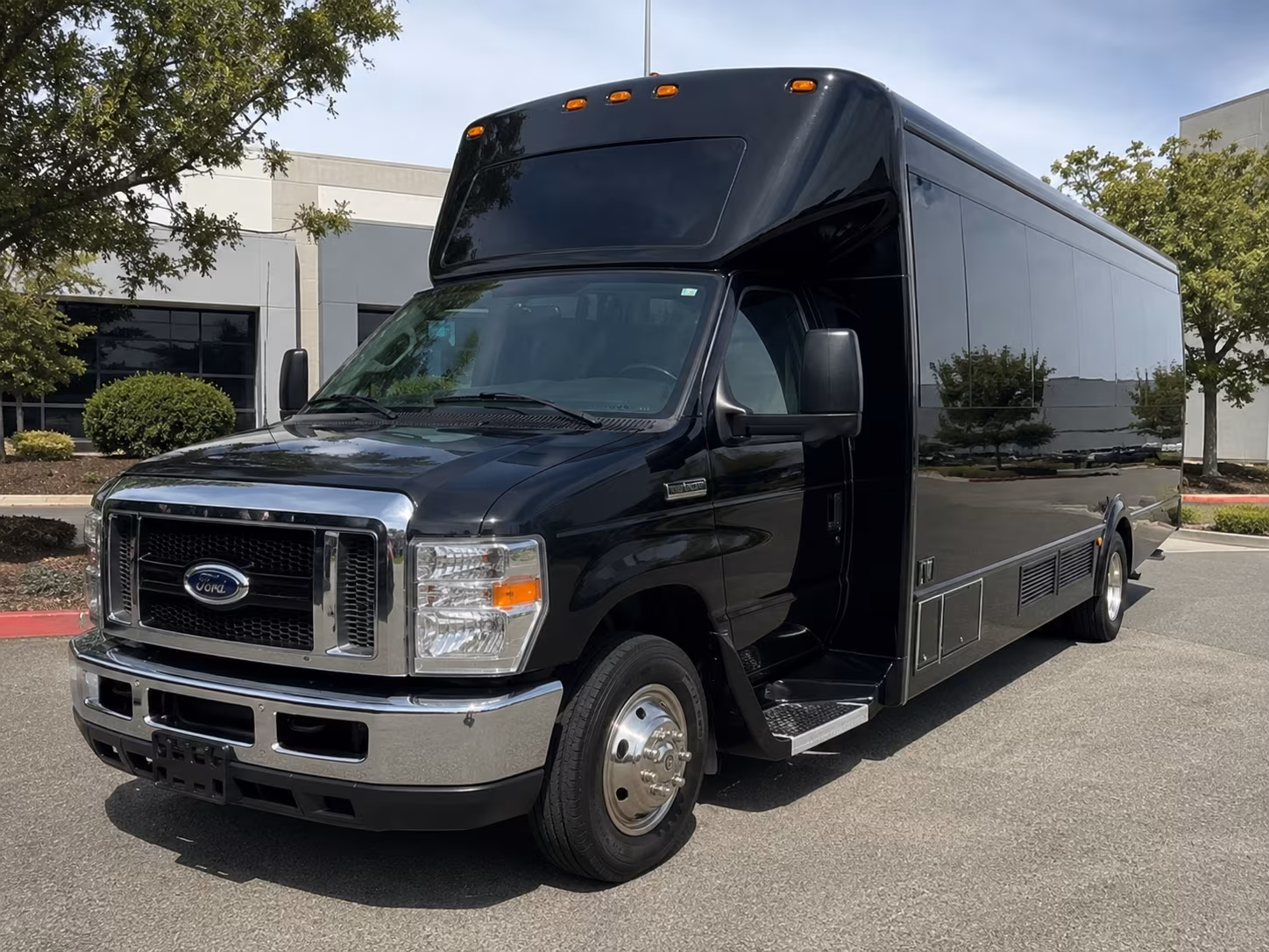 party buses and charter buses for suns and mercury games at mortgage matchup center